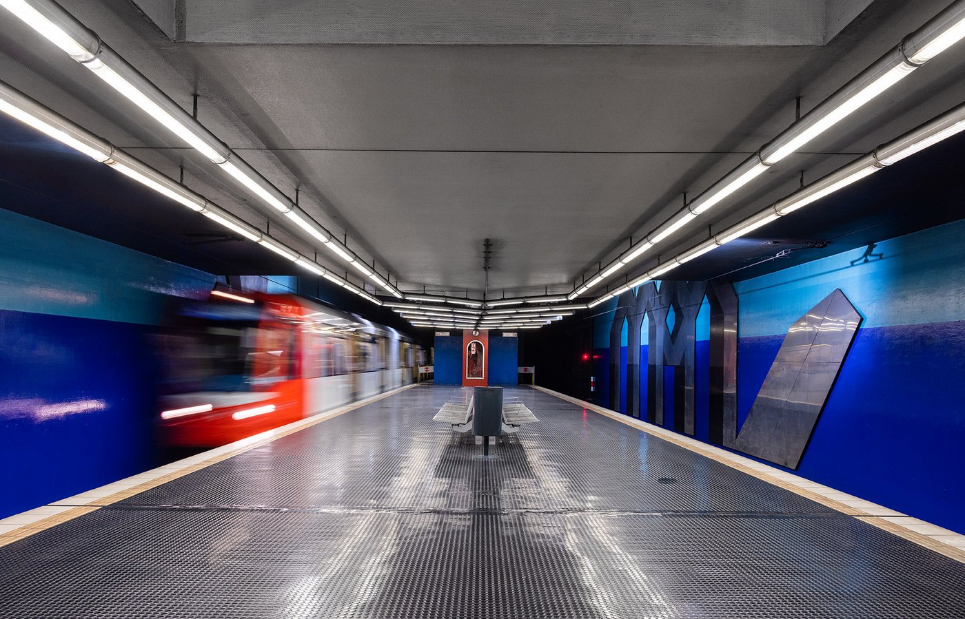 Image 3 out of the series KVB
Stations